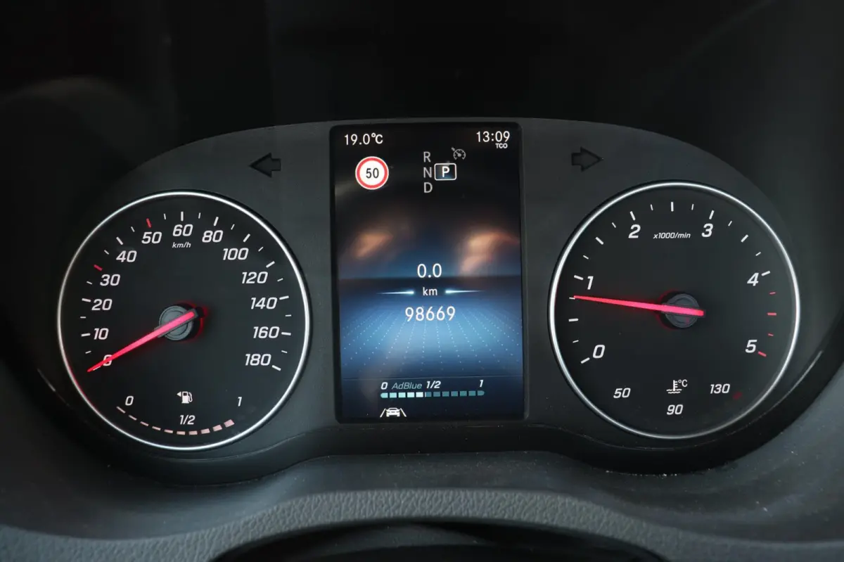 519 1.9 CDI L3 Tijhof | OPRIJWAGEN | Luchtvering | Lier | Trekhaak | Breed Navi | CarPlay | Geveerde Stoel