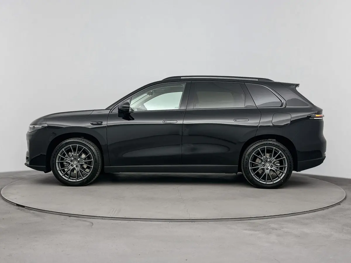 Design 69.9 kWh | lichtmetalen velgen 20" | luxe kunstlederen bekleding | navigatiesysteem | Panoramadak | Metallic Black