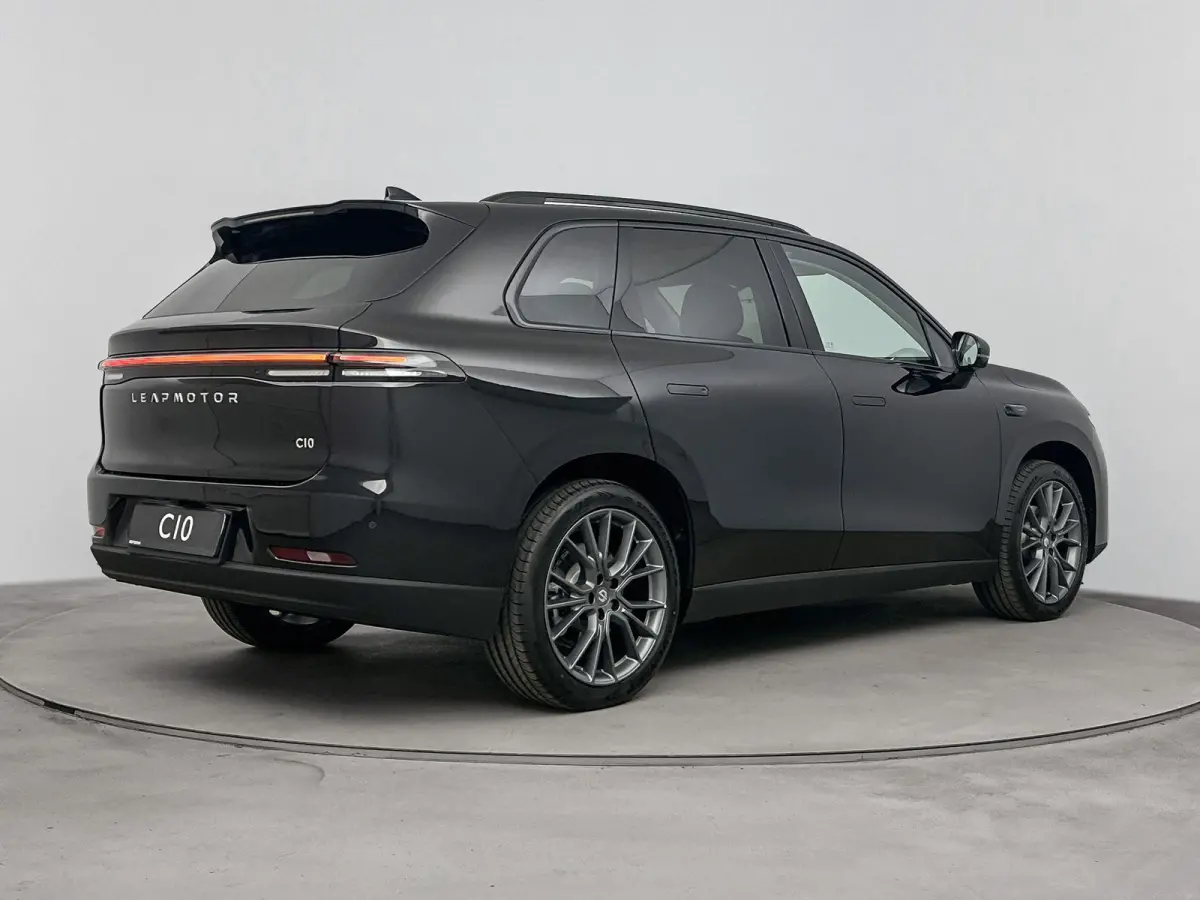 Design 69.9 kWh | lichtmetalen velgen 20" | luxe kunstlederen bekleding | navigatiesysteem | Panoramadak | Metallic Black