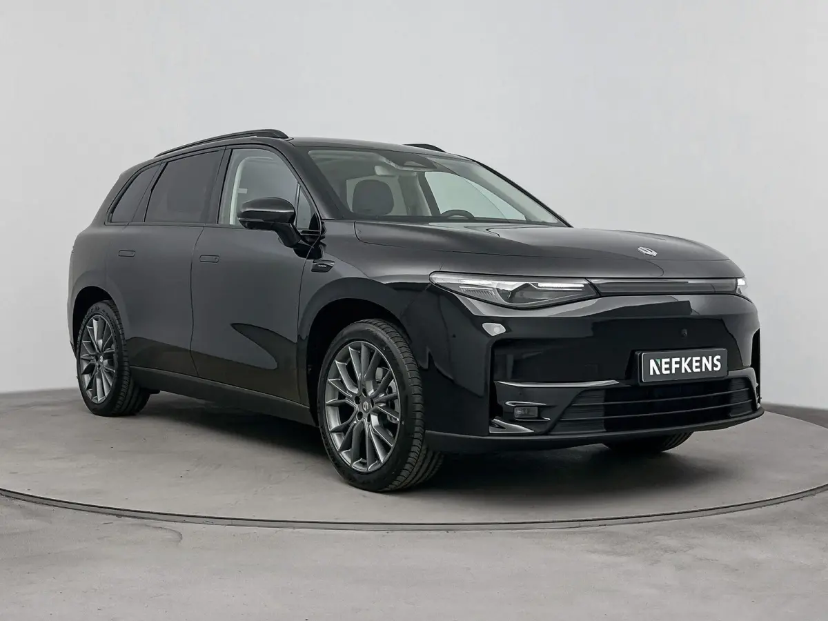 Design 69.9 kWh | lichtmetalen velgen 20" | luxe kunstlederen bekleding | navigatiesysteem | Panoramadak | Metallic Black