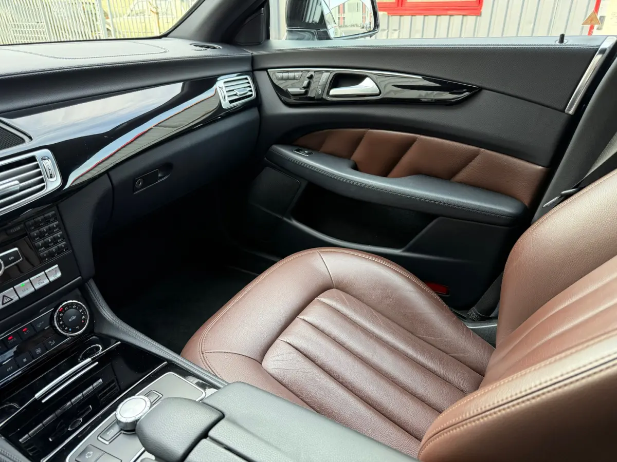 250 CDI // AUTOMAAT / LEDER / NAVI / CAMERA / LM VELGEN / BOMVOL