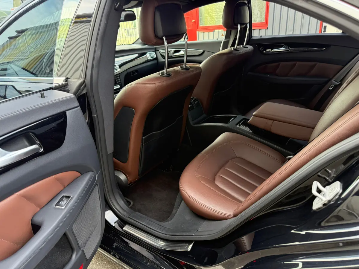 250 CDI // AUTOMAAT / LEDER / NAVI / CAMERA / LM VELGEN / BOMVOL