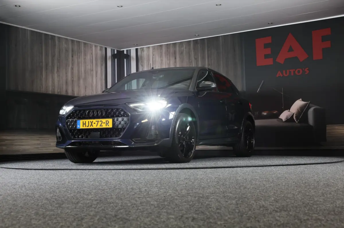CITYCARVER 30 TFSI S Line / AUT / Acc / Lane Assist / Camera / Navi / Digital Cockpit / Matrix / Pdc / 18 Inch