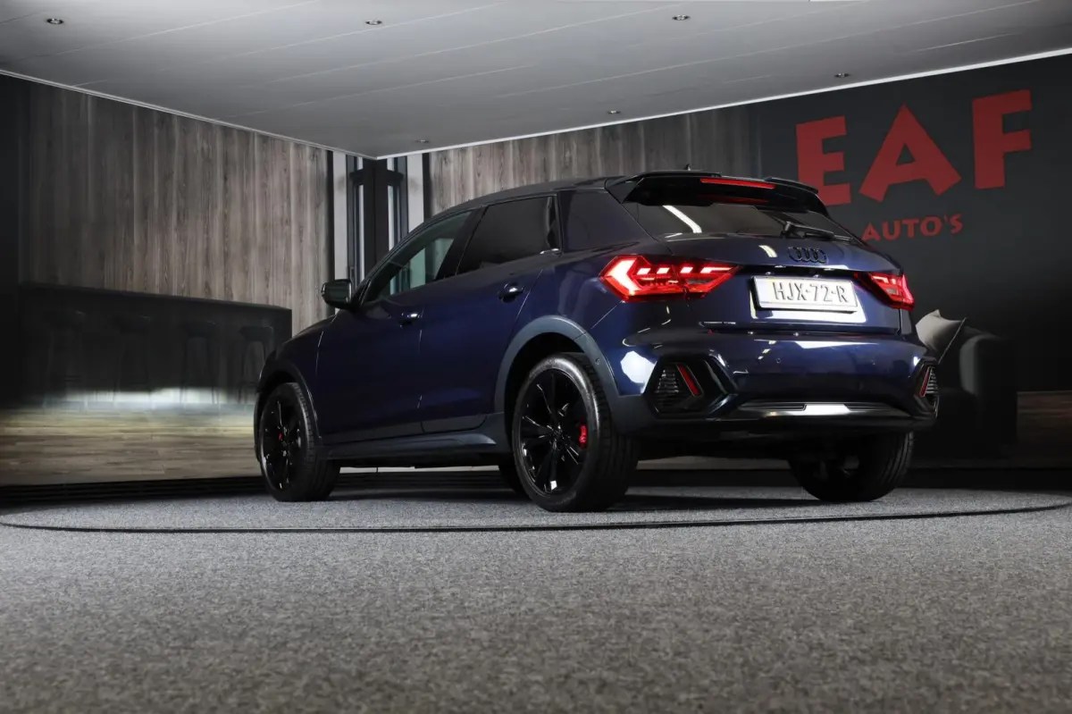CITYCARVER 30 TFSI S Line / AUT / Acc / Lane Assist / Camera / Navi / Digital Cockpit / Matrix / Pdc / 18 Inch