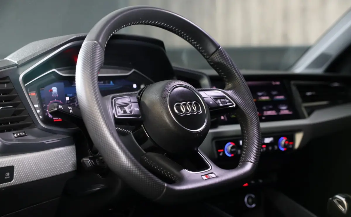 CITYCARVER 30 TFSI S Line / AUT / Acc / Lane Assist / Camera / Navi / Digital Cockpit / Matrix / Pdc / 18 Inch