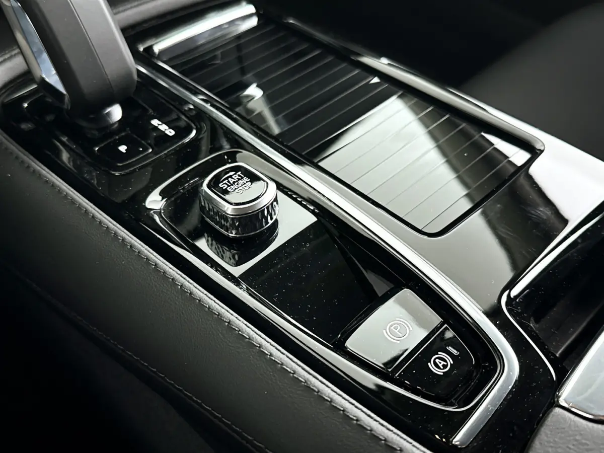 T6 Aut. Recharge AWD Plus Bright | Parkeercamera | Stoel- en Stuurverwarming