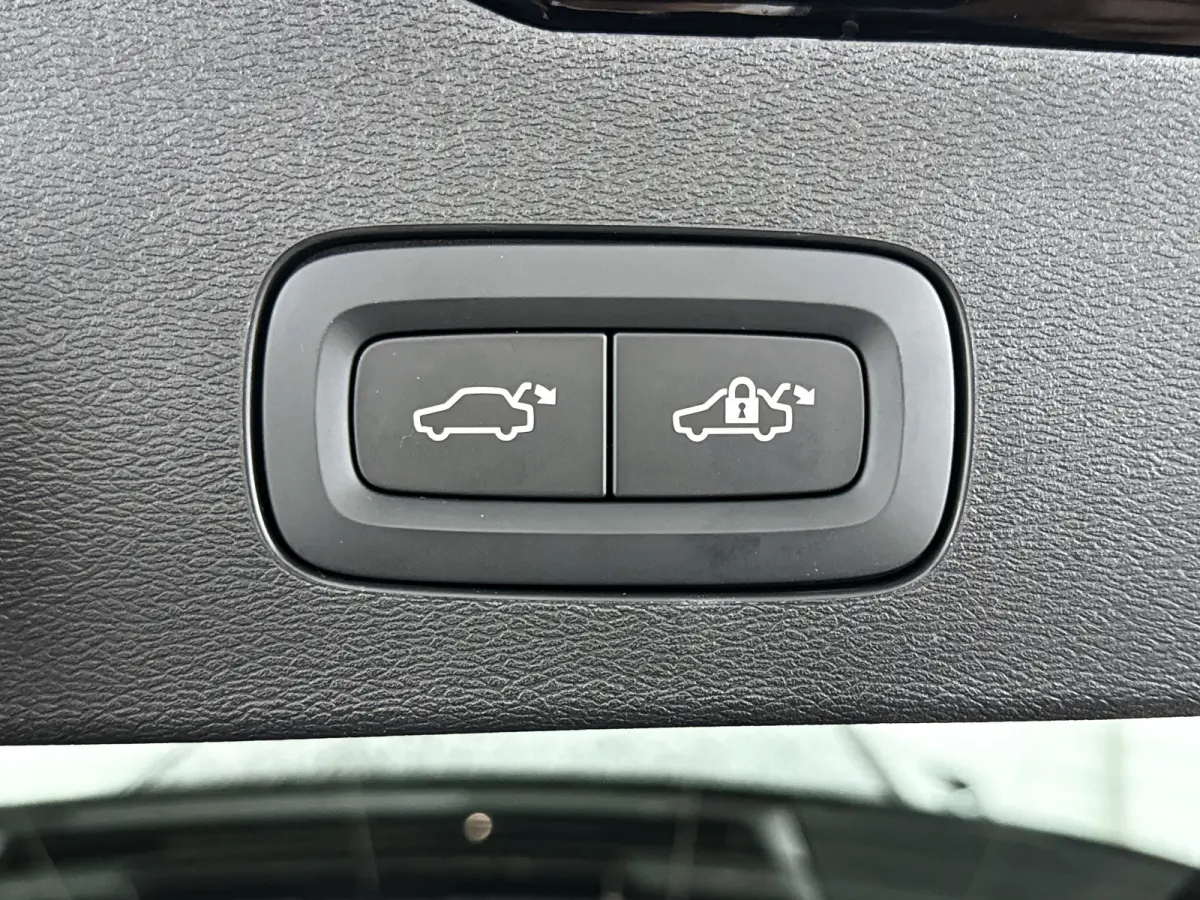 T6 Aut. Recharge AWD Plus Bright | Parkeercamera | Stoel- en Stuurverwarming
