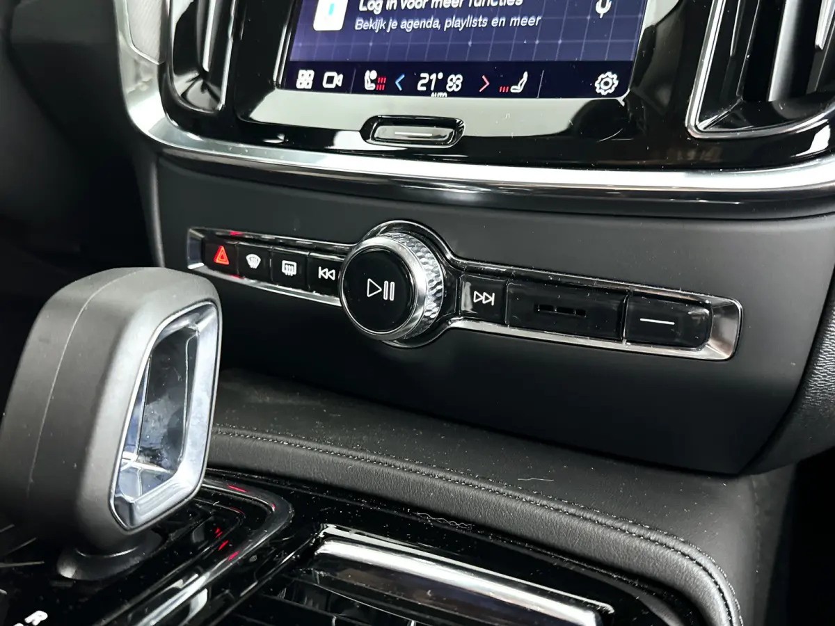 T6 Aut. Recharge AWD Plus Bright | Parkeercamera | Stoel- en Stuurverwarming
