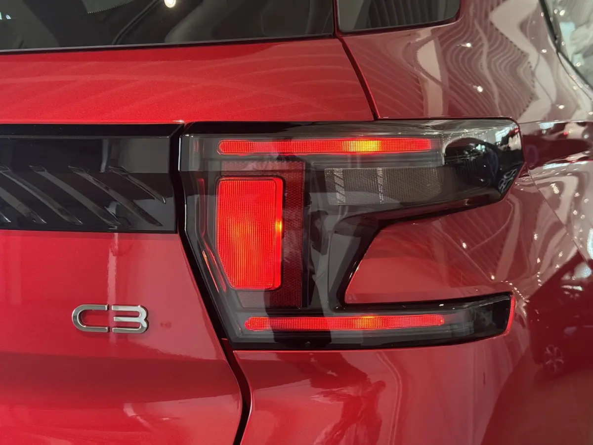 1.2 Turbo 100pk Plus - NU IN DE SHOWROOM HEEMSKERK! - NU PROEFRIJDEN!