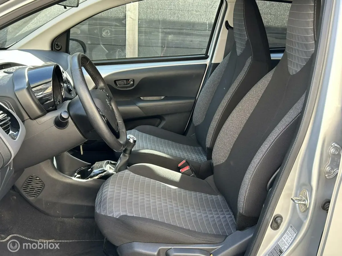 1.0 e-VTi Style Airco / LED / Privacy glass / Carplay / 53.319 km!!
