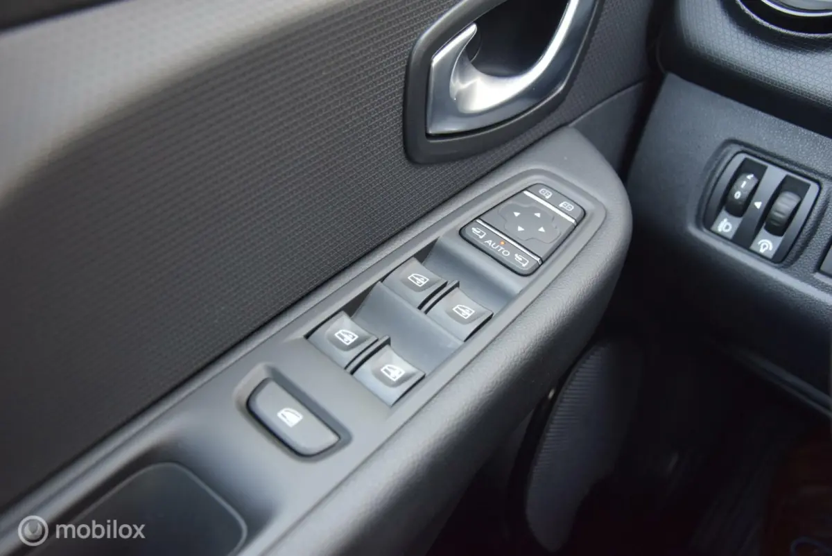 0.9 TCe Limited climate control PDC navi Apple Carplay