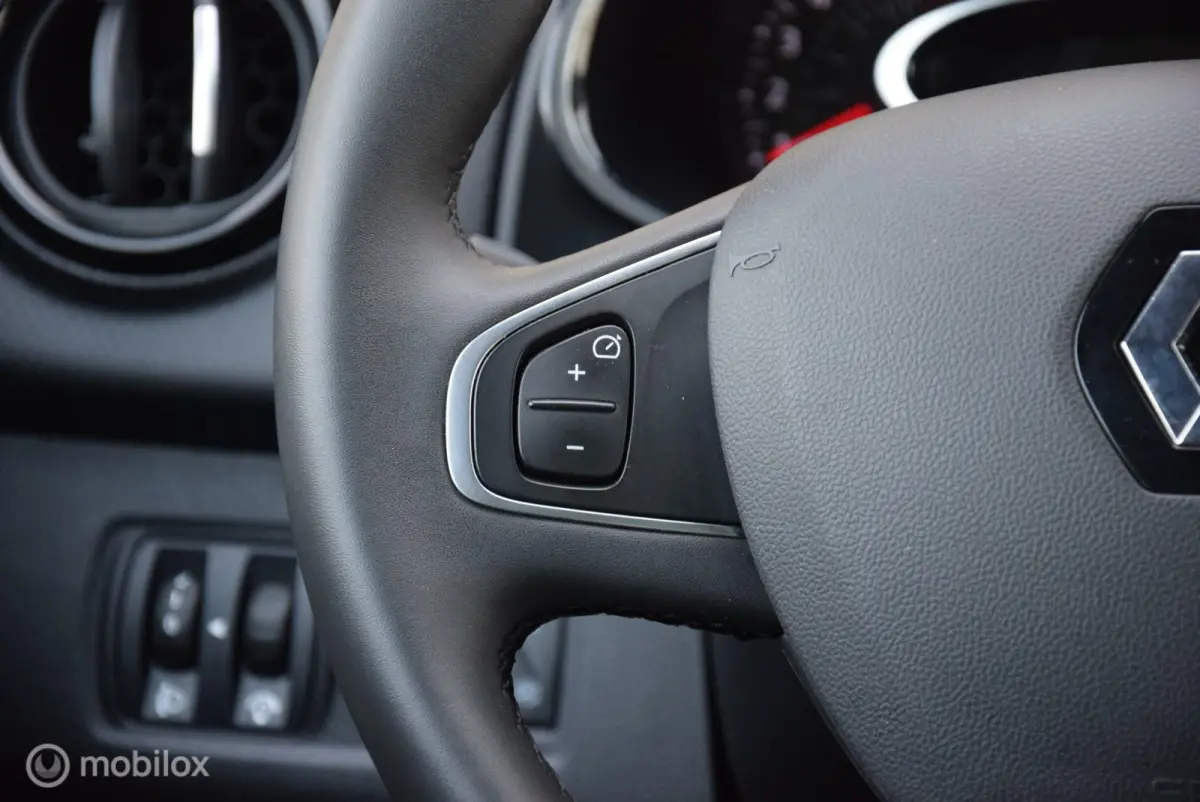 0.9 TCe Limited climate control PDC navi Apple Carplay