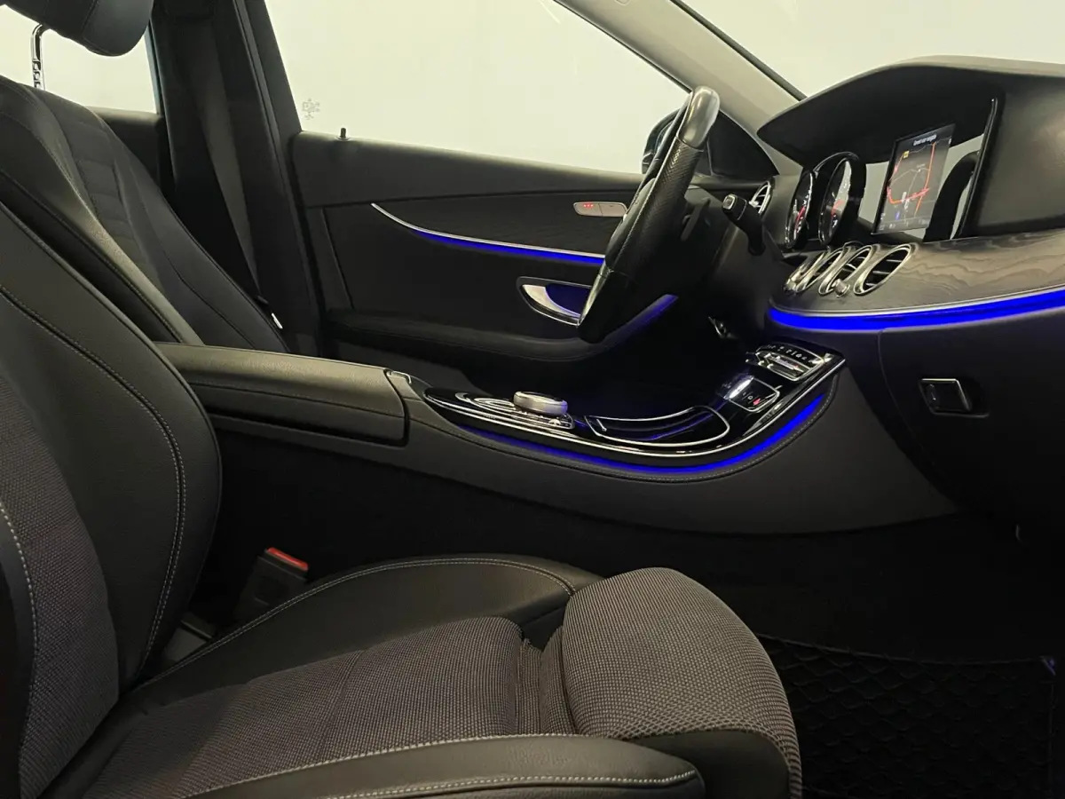 350d / NL-auto / Keyless / Sfeerverlichting