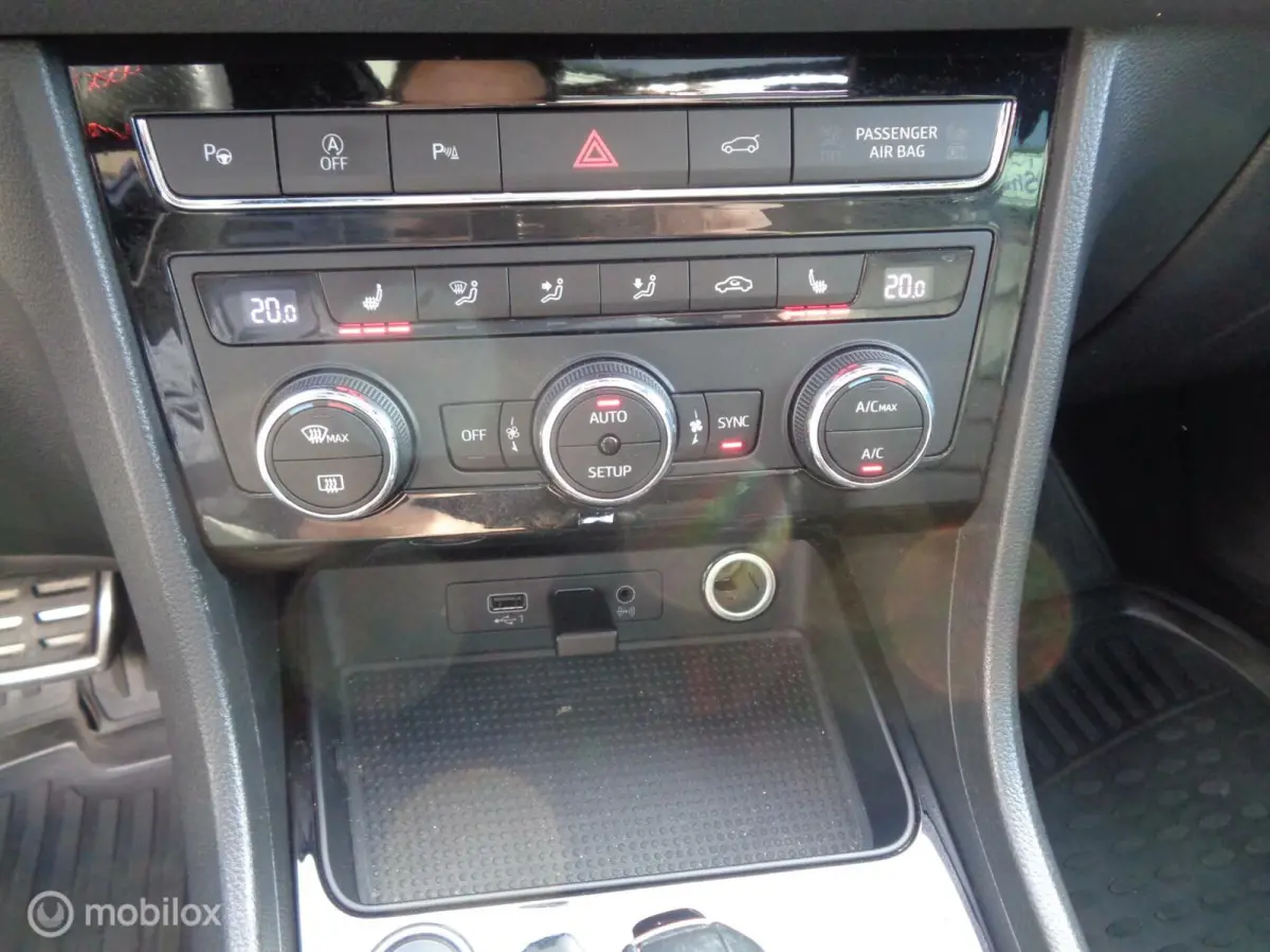 1.5 TSI FR/Panoramadak/Leer/Stoelverw/Carplay/18''/LED/Virtual/Trekhaak/Key Less