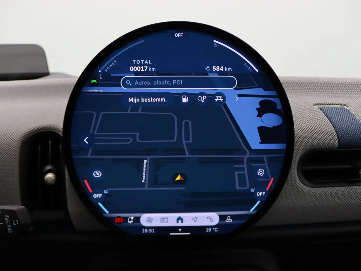 Cooper S Favoured Trim | Pakket M | Glazen Panoramadak | Stuur- en stoelverwarming | Comfort Access | Head-Up Display | 18" Night Flash LM