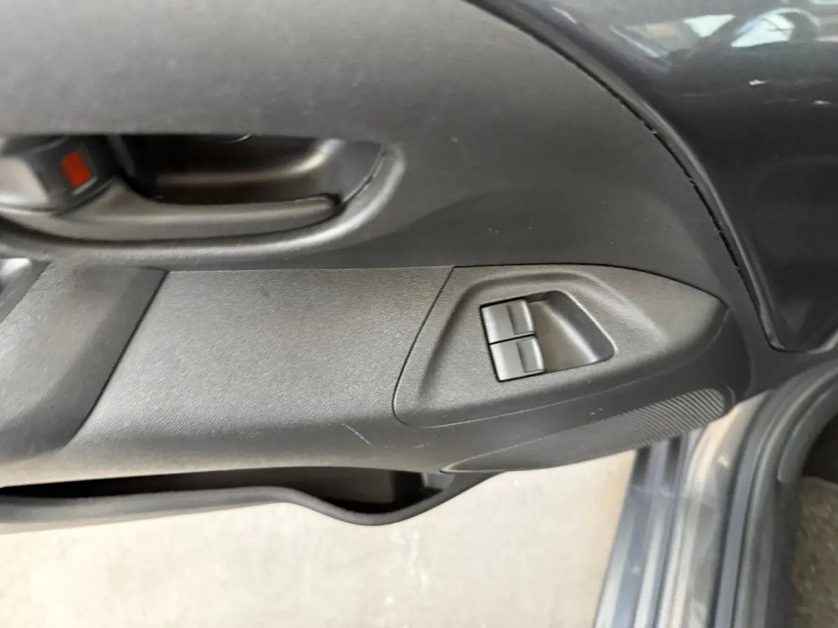1.0 VTi Feel, Navigatie,Apple Carplay/Android,Airco,Achteruitrij camera