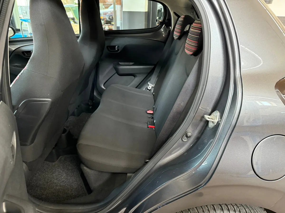 1.0 VTi Feel, Navigatie,Apple Carplay/Android,Airco,Achteruitrij camera