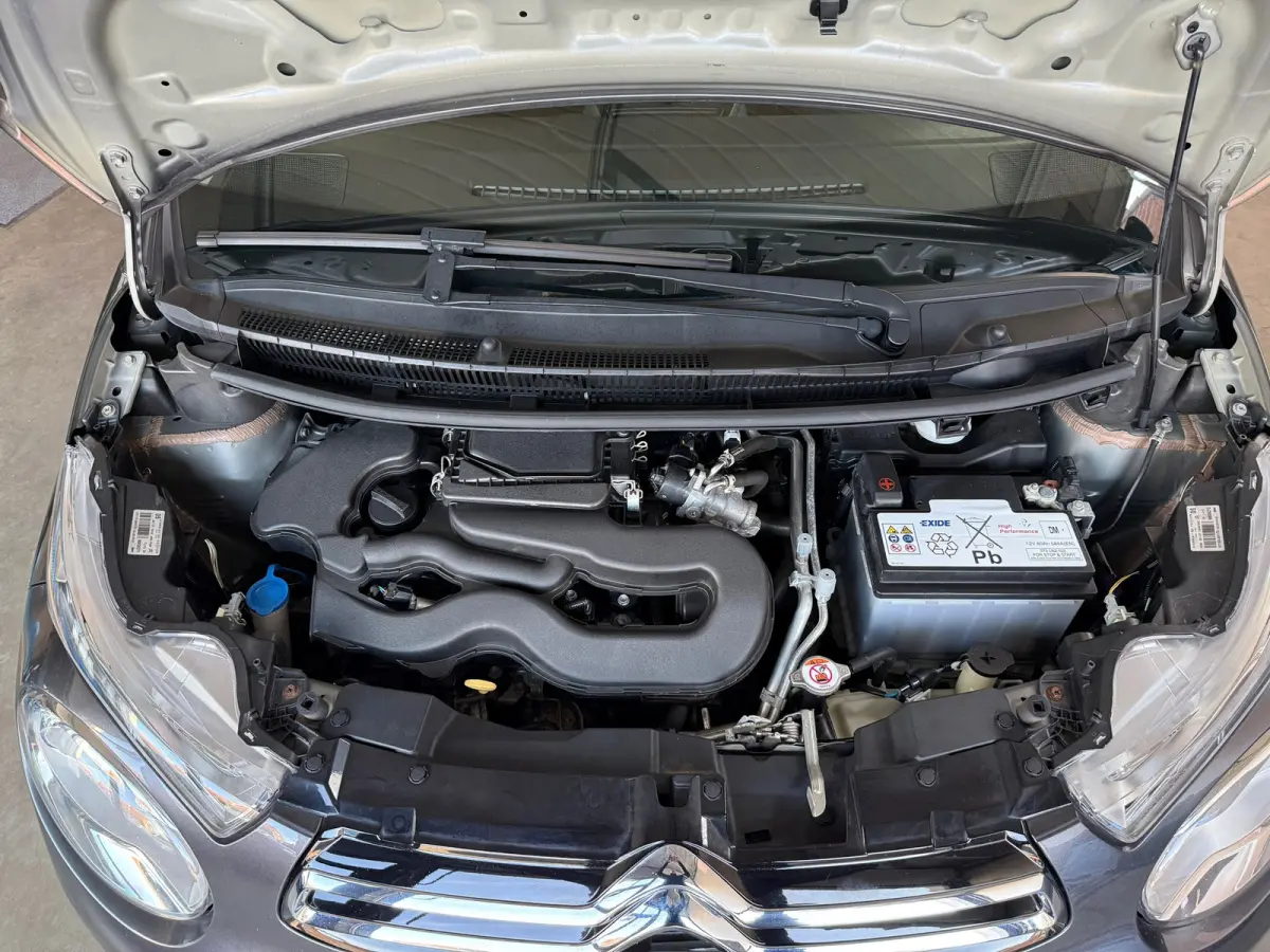 1.0 VTi Feel, Navigatie,Apple Carplay/Android,Airco,Achteruitrij camera