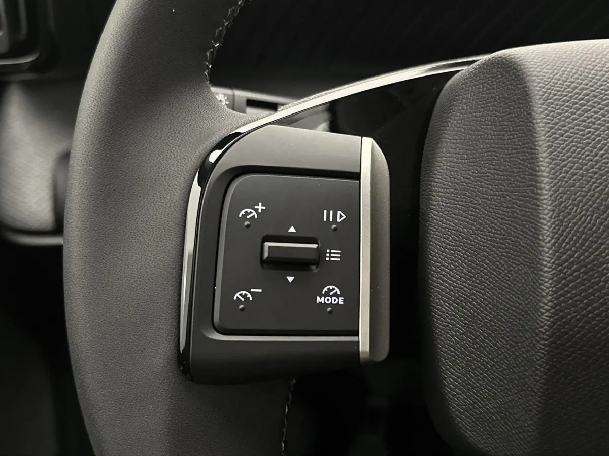 Max 100 pk | Navigatie | Achteruitrijcamera | Parkeersensoren Achter | Comfortstoelen | LED Koplampen | Head-up Display | Climate Control | Cruise Control | 17" Lichtmetalen Velgen | Apple C