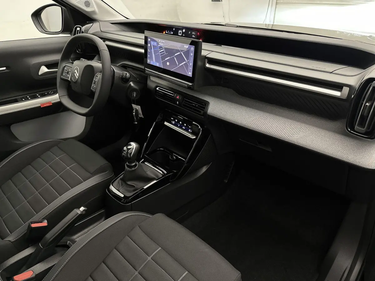 Max 100 pk | Navigatie | Achteruitrijcamera | Parkeersensoren Achter | Comfortstoelen | LED Koplampen | Head-up Display | Climate Control | Cruise Control | 17" Lichtmetalen Velgen | Apple C