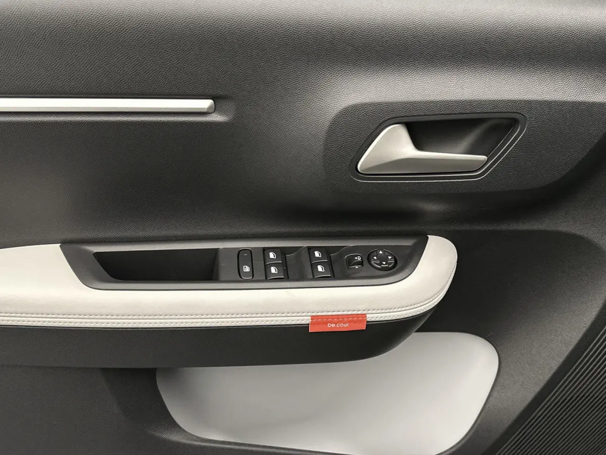 Max 100 pk | Navigatie | Achteruitrijcamera | Parkeersensoren Achter | Comfortstoelen | LED Koplampen | Head-up Display | Climate Control | Cruise Control | 17" Lichtmetalen Velgen | Apple C