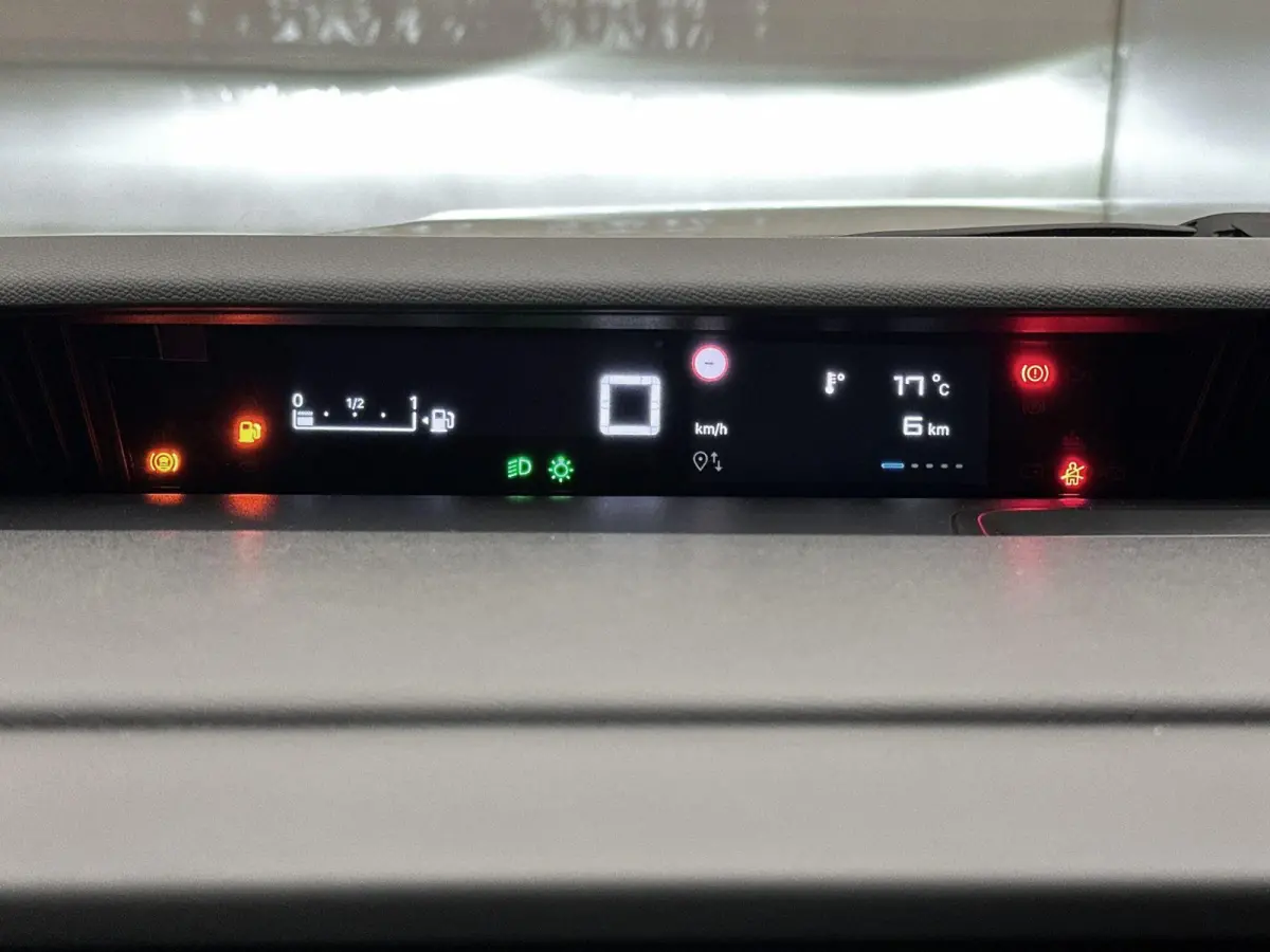 Max 100 pk | Navigatie | Achteruitrijcamera | Parkeersensoren Achter | Comfortstoelen | LED Koplampen | Head-up Display | Climate Control | Cruise Control | 17" Lichtmetalen Velgen | Apple C