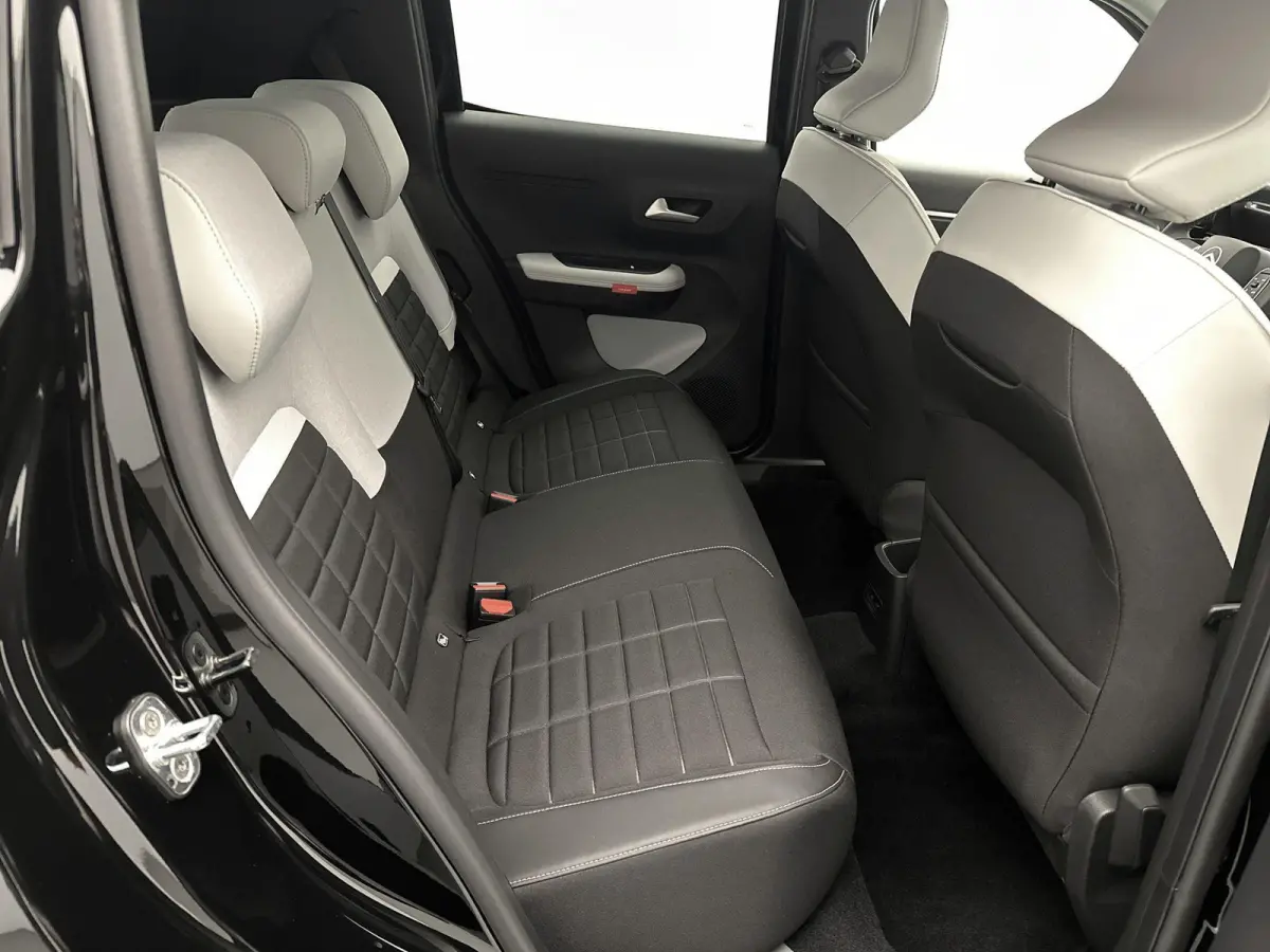 Max 100 pk | Navigatie | Achteruitrijcamera | Parkeersensoren Achter | Comfortstoelen | LED Koplampen | Head-up Display | Climate Control | Cruise Control | 17" Lichtmetalen Velgen | Apple C