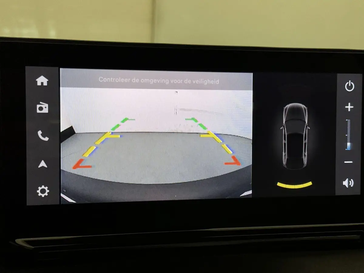 Max 100 pk | Navigatie | Achteruitrijcamera | Parkeersensoren Achter | Comfortstoelen | LED Koplampen | Head-up Display | Climate Control | Cruise Control | 17" Lichtmetalen Velgen | Apple C