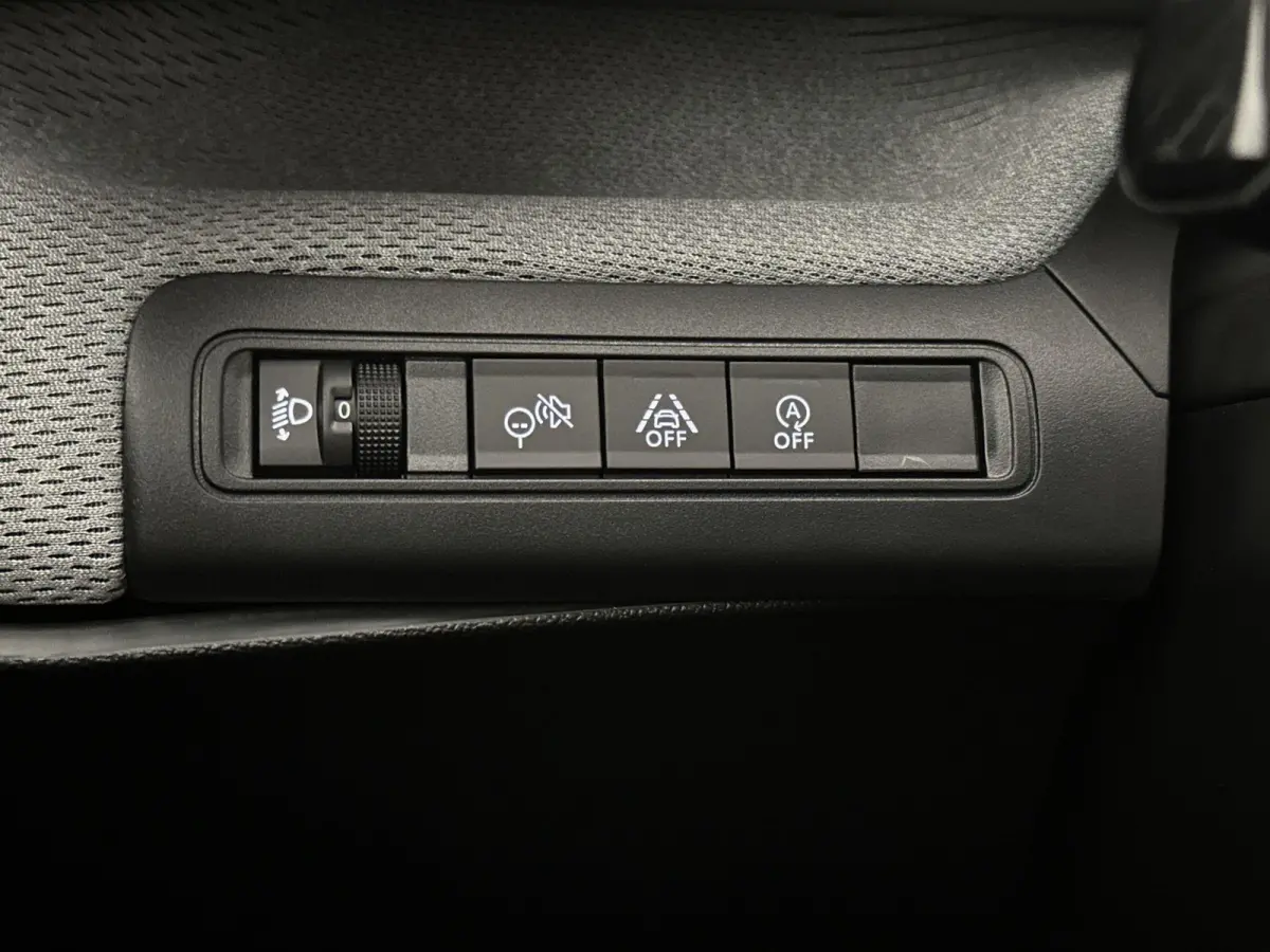 Max 100 pk | Navigatie | Achteruitrijcamera | Parkeersensoren Achter | Comfortstoelen | LED Koplampen | Head-up Display | Climate Control | Cruise Control | 17" Lichtmetalen Velgen | Apple C