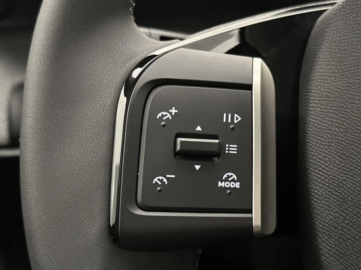 Max 100 pk | Navigatie | Achteruitrijcamera | Parkeersensoren Achter | Comfortstoelen | LED Koplampen | Head-up Display | Climate Control | Cruise Control | 17" Lichtmetalen Velgen | Apple C