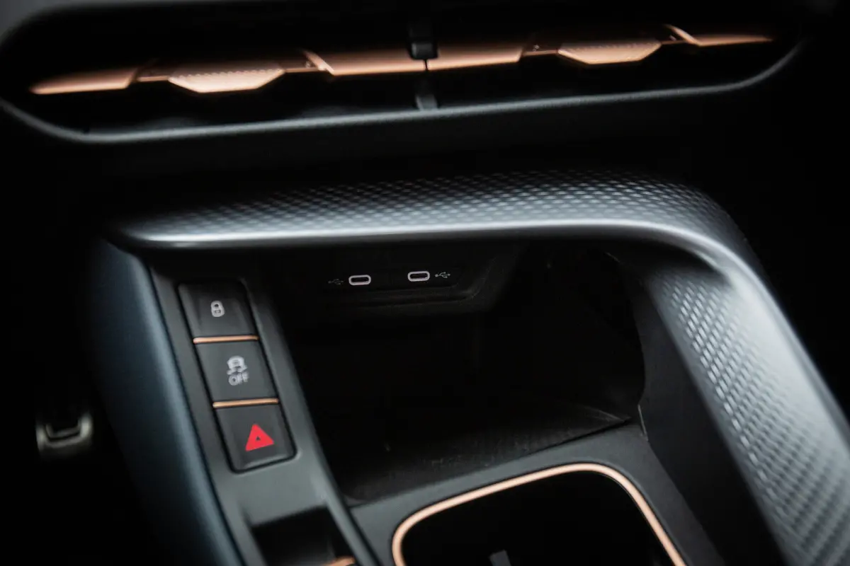 1.5 eTSI Business ,  Adaptive cruise, Carplay, Stuur/stoelverwarming,