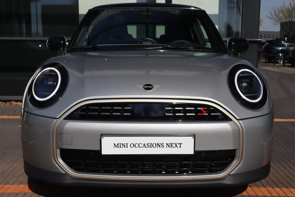 Cooper S | Favoured Trim + Pakket M / Panoramadak / MINI Head-Up Display /