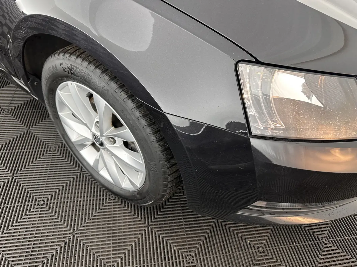 1.6 TDI Greentech Clever Edition Aut. *LEATHER-FABRIC | NAVI-FULLMAP | COMFORT-SEATS | DAB+ | HEATED-SEATS | AMUNDSEN-AUDIO | ECC | SHIFT-PADDLES | PARKPILOT | CRUISE | TOWBAR | 16''ALU *