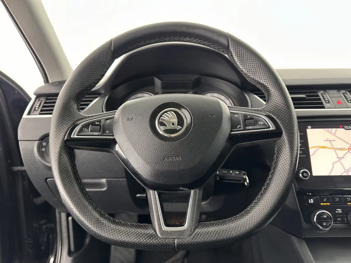 1.6 TDI Greentech Clever Edition Aut. *LEATHER-FABRIC | NAVI-FULLMAP | COMFORT-SEATS | DAB+ | HEATED-SEATS | AMUNDSEN-AUDIO | ECC | SHIFT-PADDLES | PARKPILOT | CRUISE | TOWBAR | 16''ALU *