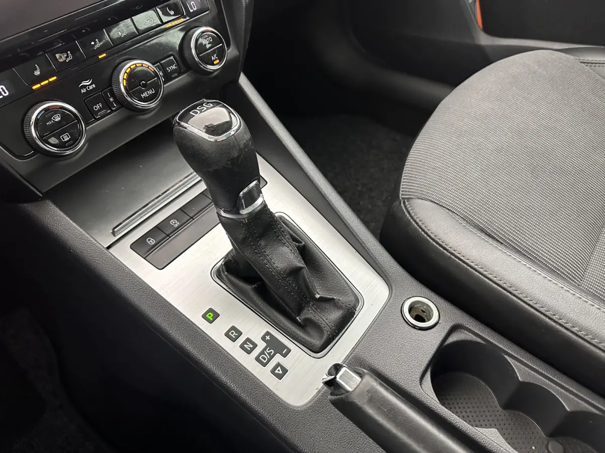 1.6 TDI Greentech Clever Edition Aut. *LEATHER-FABRIC | NAVI-FULLMAP | COMFORT-SEATS | DAB+ | HEATED-SEATS | AMUNDSEN-AUDIO | ECC | SHIFT-PADDLES | PARKPILOT | CRUISE | TOWBAR | 16''ALU *
