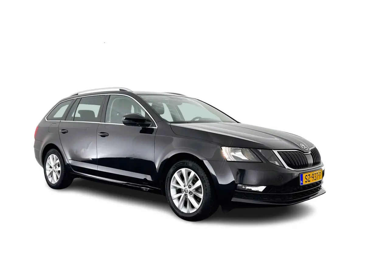 1.6 TDI Greentech Clever Edition Aut. *LEATHER-FABRIC | NAVI-FULLMAP | COMFORT-SEATS | DAB+ | HEATED-SEATS | AMUNDSEN-AUDIO | ECC | SHIFT-PADDLES | PARKPILOT | CRUISE | TOWBAR | 16''ALU *