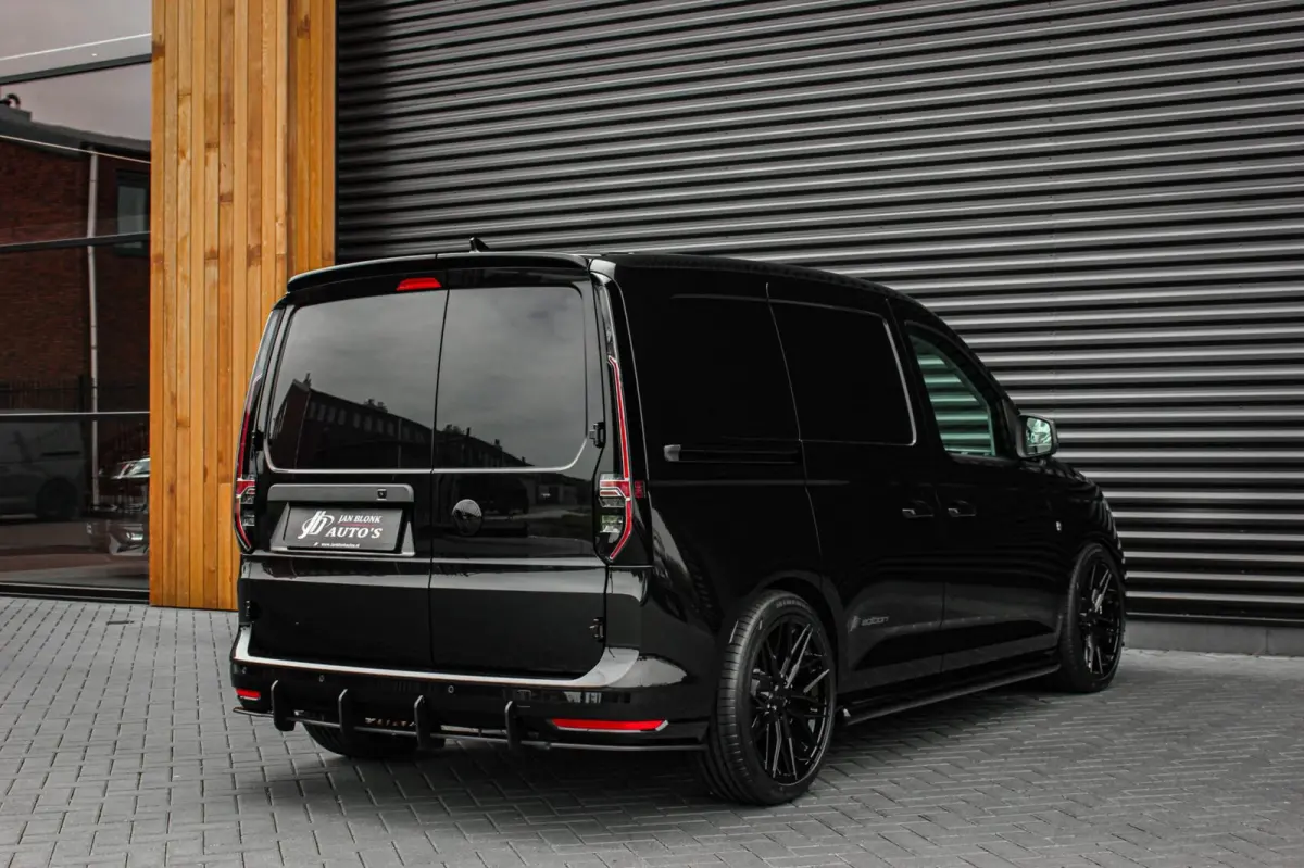 2.0 TDI 122PK DSG JB- EDITION / MAXTRON / SIDE- BARS / VERLAGING / ELEK- PAKKET / PDC / CAMERA / BLACK OPS