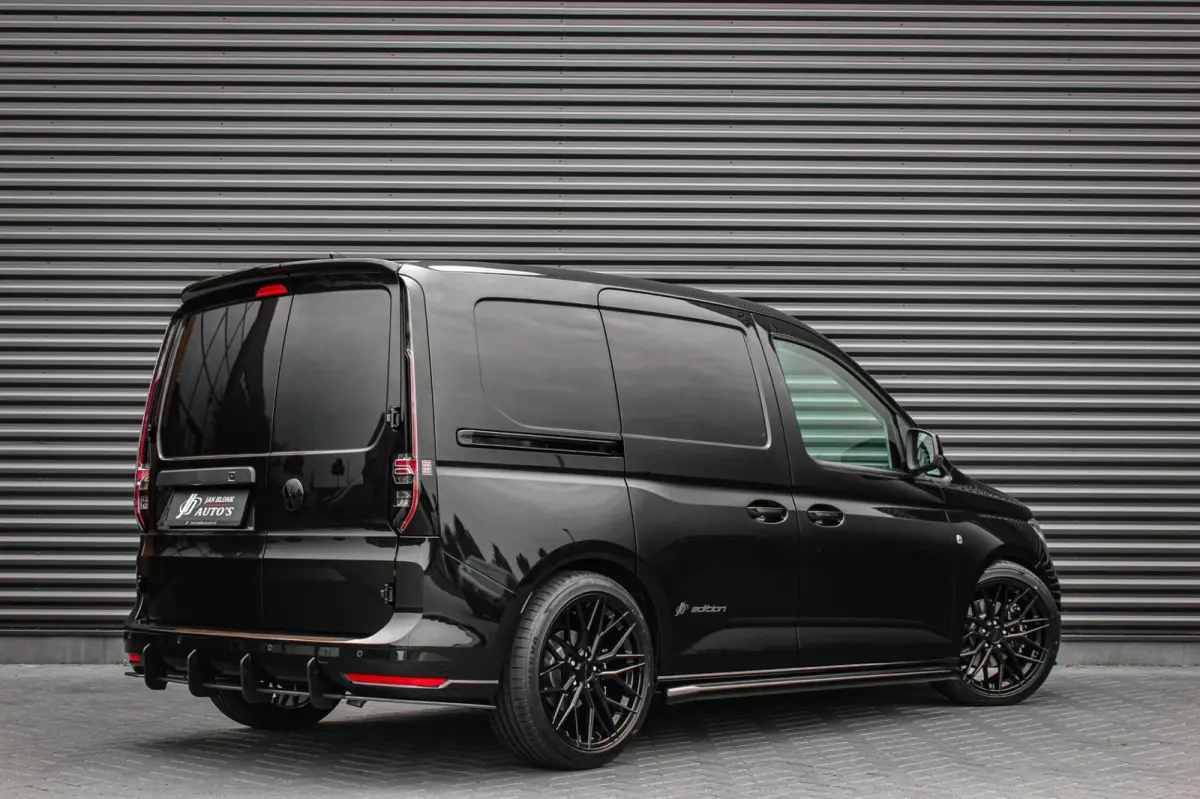2.0 TDI 122PK DSG JB- EDITION / MAXTRON / SIDE- BARS / VERLAGING / ELEK- PAKKET / PDC / CAMERA / BLACK OPS