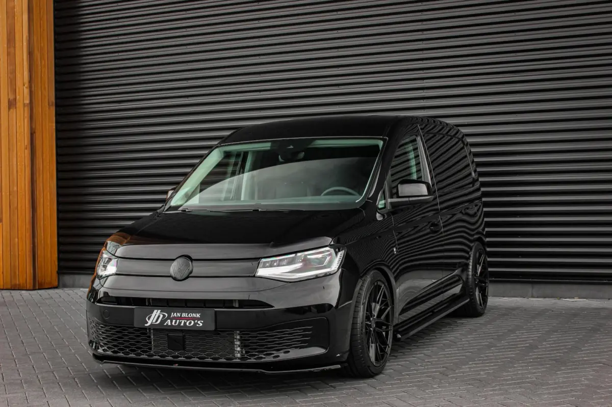 2.0 TDI 122PK DSG JB- EDITION / MAXTRON / SIDE- BARS / VERLAGING / ELEK- PAKKET / PDC / CAMERA / BLACK OPS
