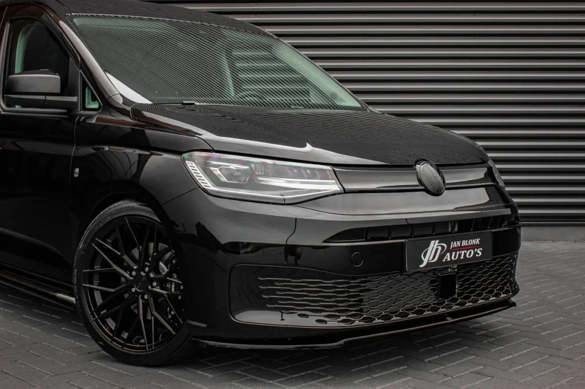 2.0 TDI 122PK DSG JB- EDITION / MAXTRON / SIDE- BARS / VERLAGING / ELEK- PAKKET / PDC / CAMERA / BLACK OPS
