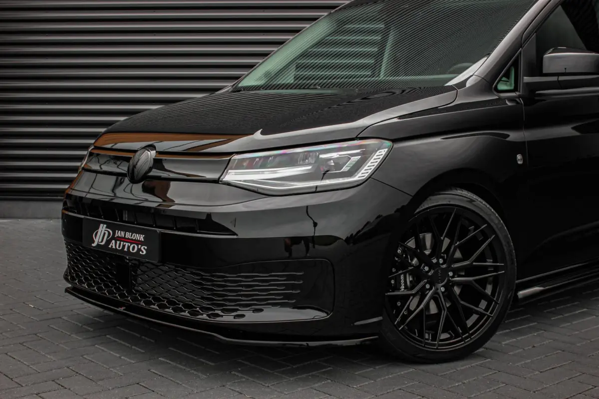 2.0 TDI 122PK DSG JB- EDITION / MAXTRON / SIDE- BARS / VERLAGING / ELEK- PAKKET / PDC / CAMERA / BLACK OPS