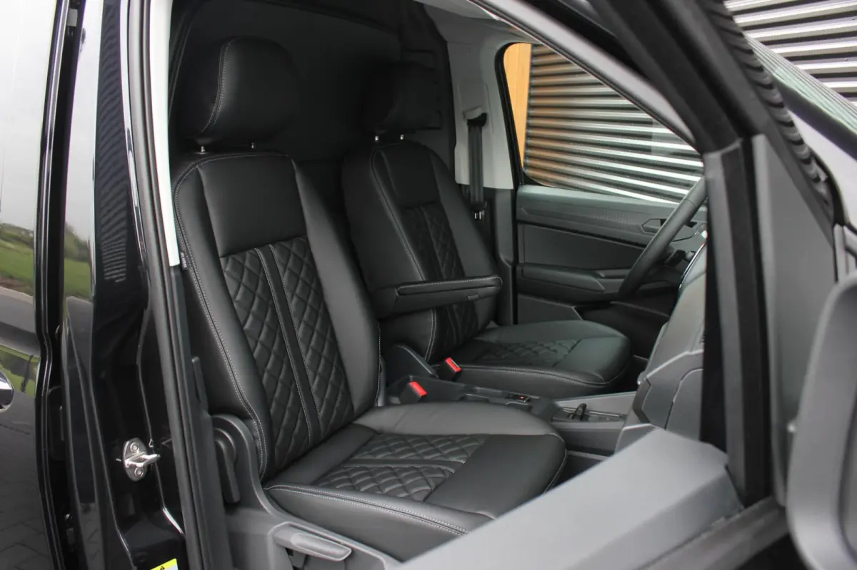 2.0 TDI 122PK DSG JB- EDITION / MAXTRON / SIDE- BARS / VERLAGING / ELEK- PAKKET / PDC / CAMERA / BLACK OPS