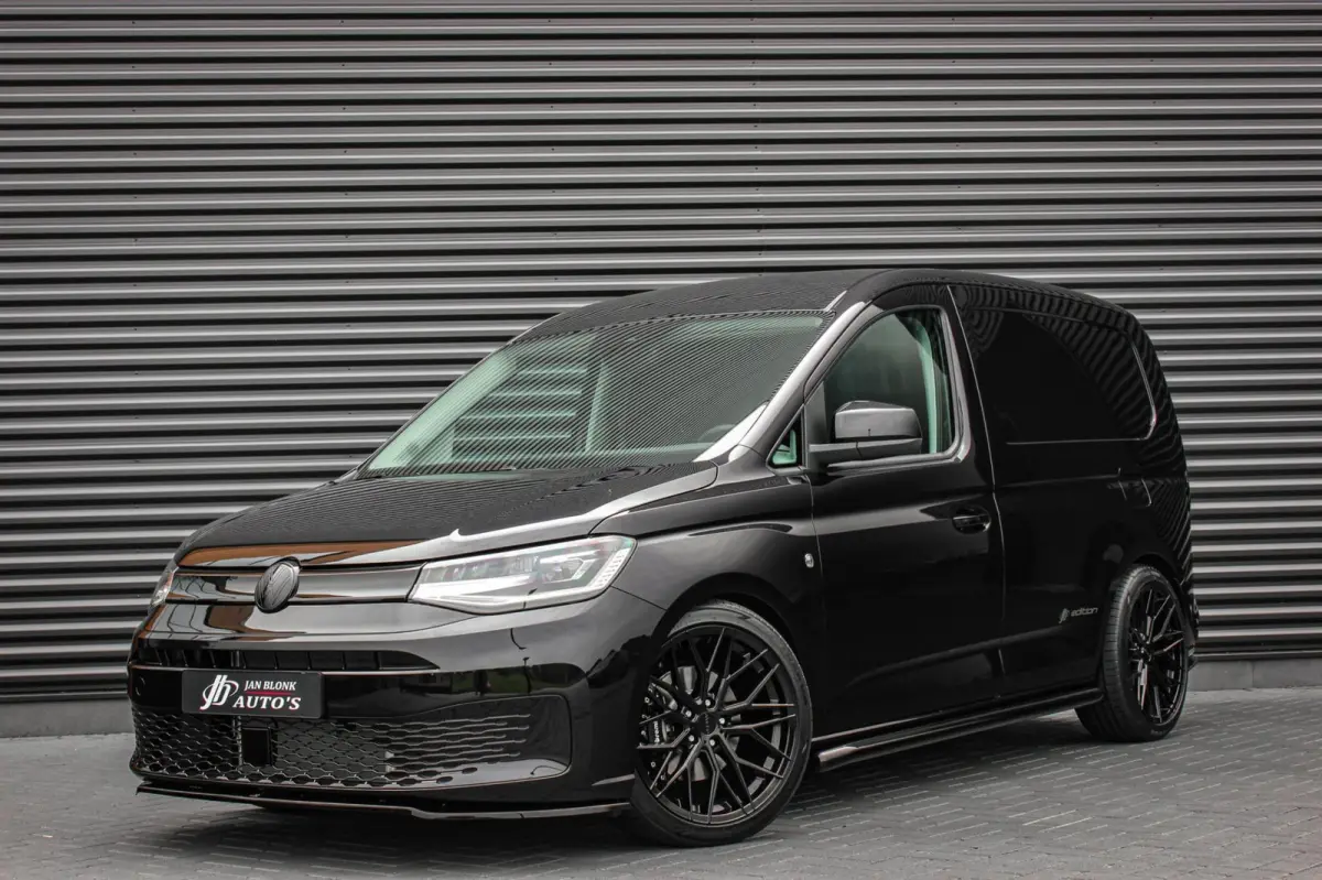 2.0 TDI 122PK DSG JB- EDITION / MAXTRON / SIDE- BARS / VERLAGING / ELEK- PAKKET / PDC / CAMERA / BLACK OPS