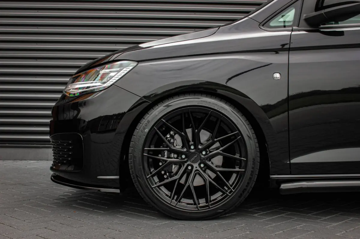 2.0 TDI 122PK DSG JB- EDITION / MAXTRON / SIDE- BARS / VERLAGING / ELEK- PAKKET / PDC / CAMERA / BLACK OPS