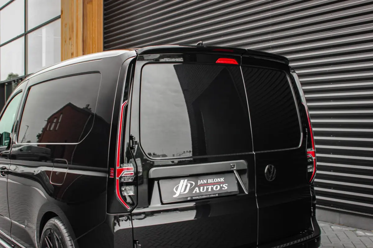 2.0 TDI 122PK DSG JB- EDITION / MAXTRON / SIDE- BARS / VERLAGING / ELEK- PAKKET / PDC / CAMERA / BLACK OPS
