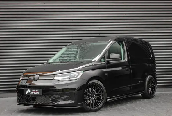 2.0 TDI 122PK DSG JB- EDITION / MAXTRON / SIDE- BARS / VERLAGING / ELEK- PAKKET / PDC / CAMERA / BLACK OPS