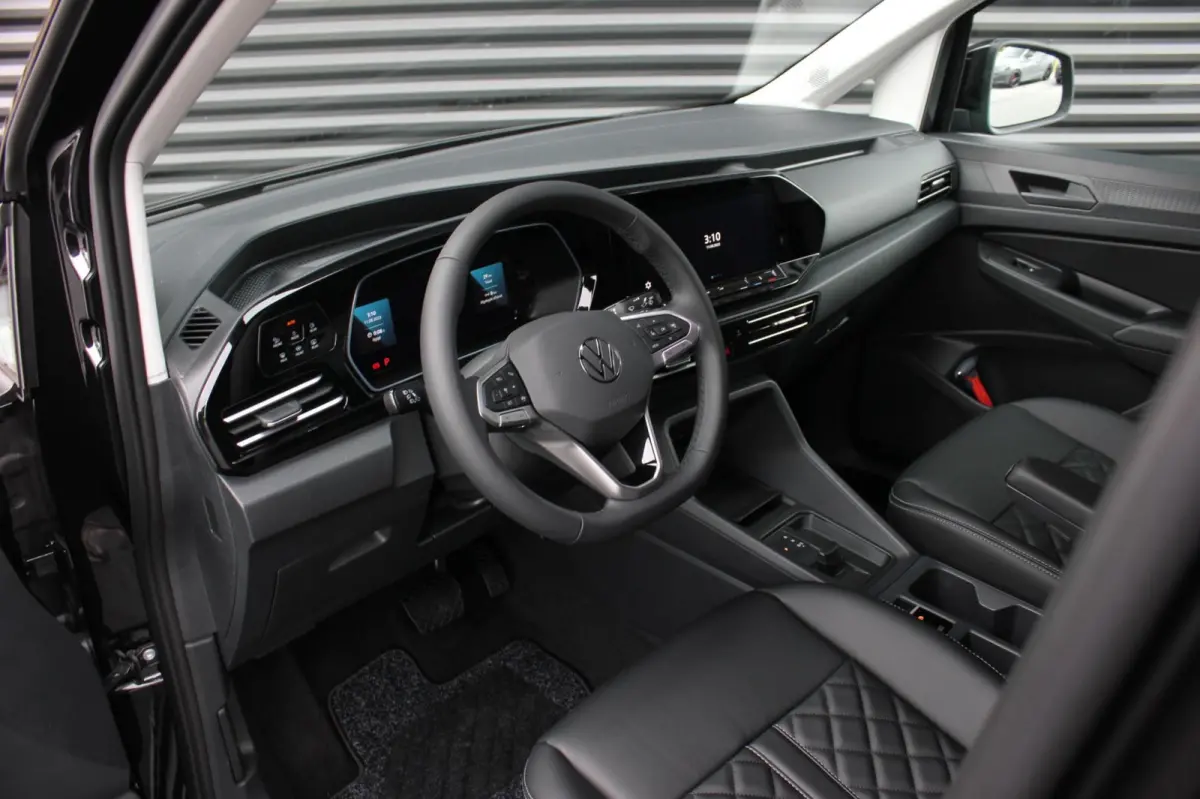 2.0 TDI 122PK DSG JB- EDITION / MAXTRON / SIDE- BARS / VERLAGING / ELEK- PAKKET / PDC / CAMERA / BLACK OPS