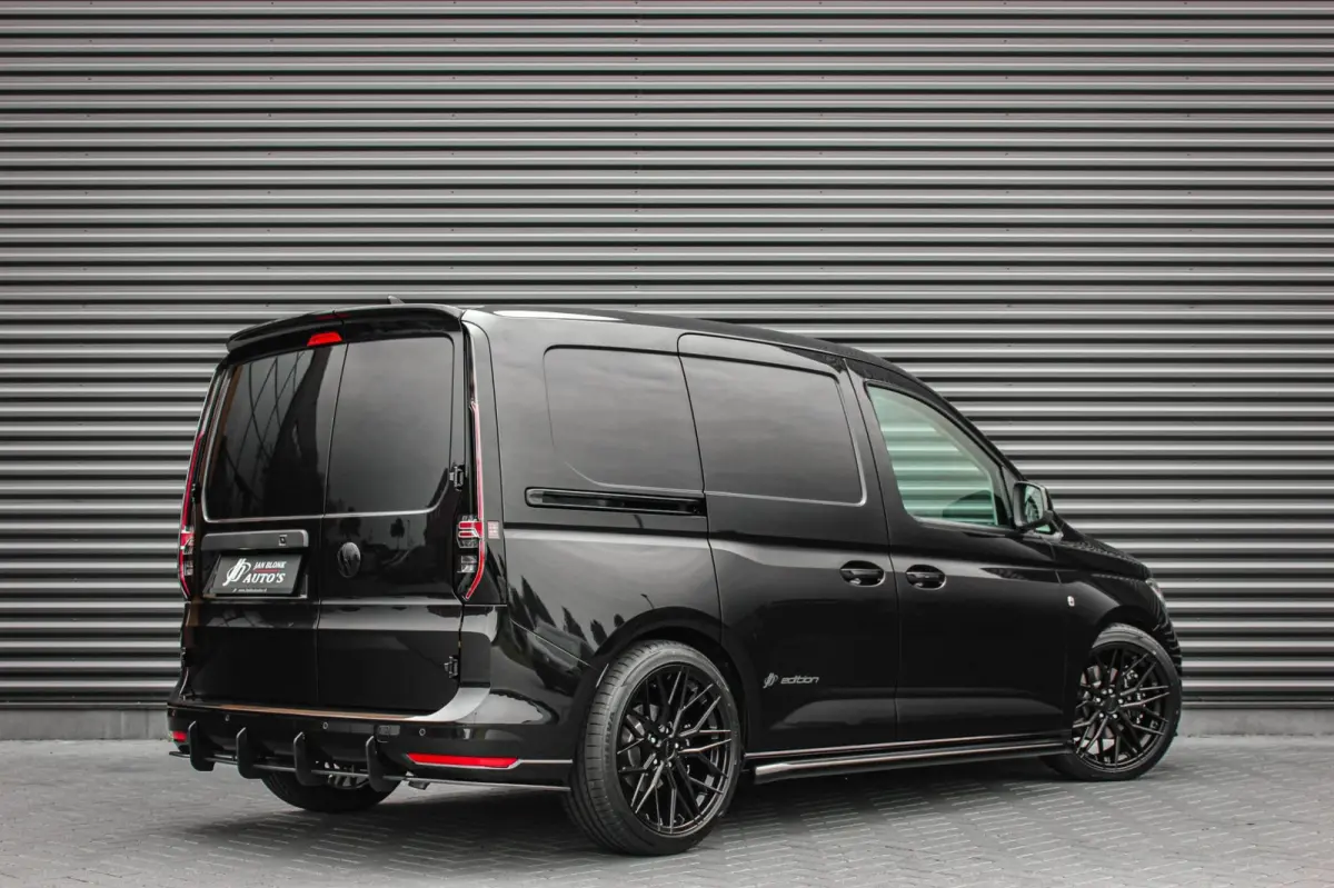 2.0 TDI 122PK DSG JB- EDITION / MAXTRON / SIDE- BARS / VERLAGING / ELEK- PAKKET / PDC / CAMERA / BLACK OPS