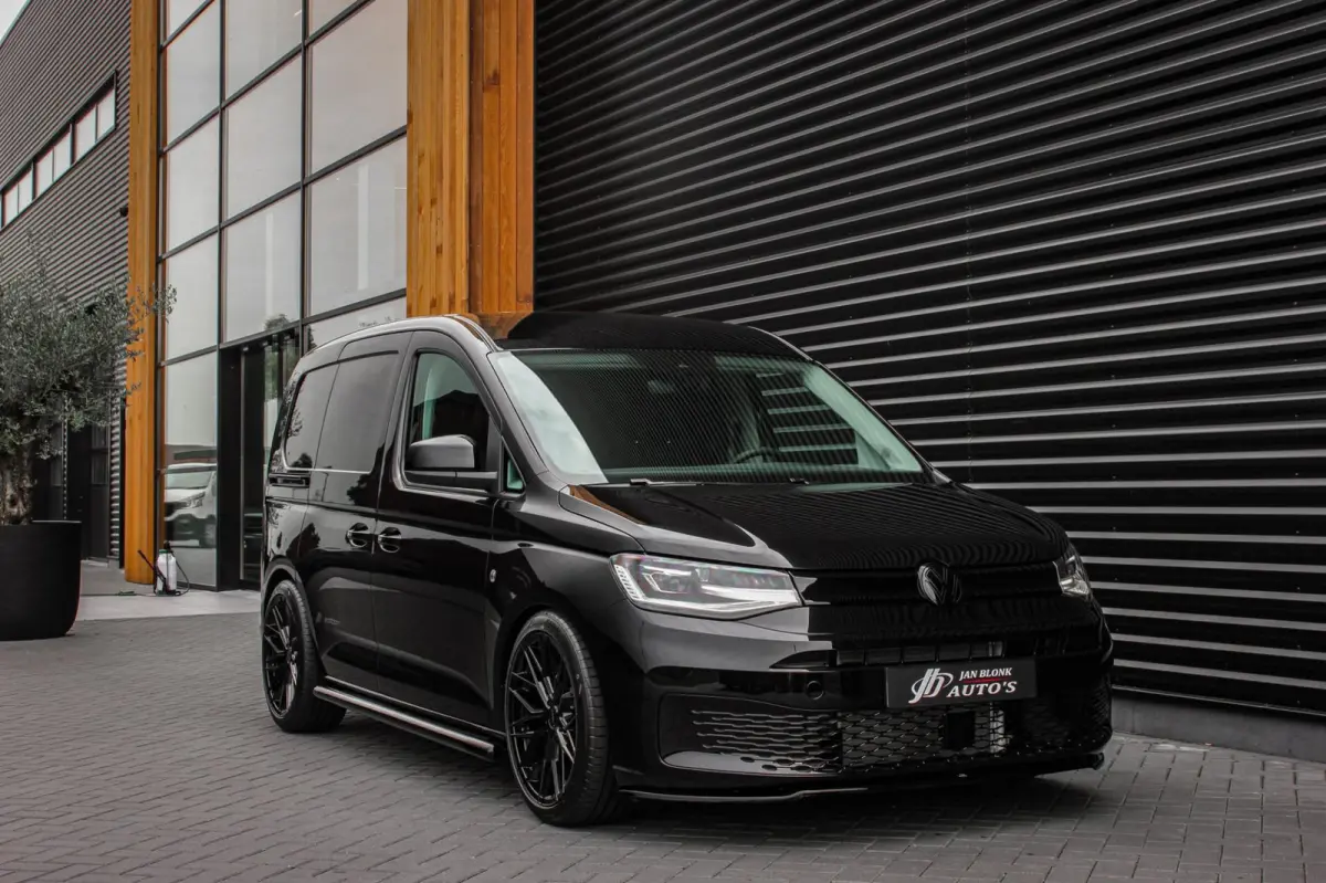 2.0 TDI 122PK DSG JB- EDITION / MAXTRON / SIDE- BARS / VERLAGING / ELEK- PAKKET / PDC / CAMERA / BLACK OPS