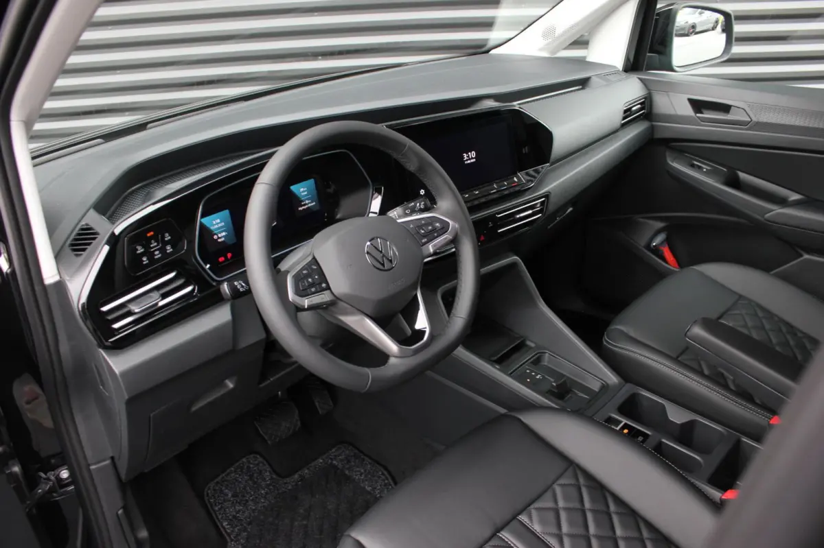2.0 TDI 122PK DSG JB- EDITION / MAXTRON / SIDE- BARS / VERLAGING / ELEK- PAKKET / PDC / CAMERA / BLACK OPS